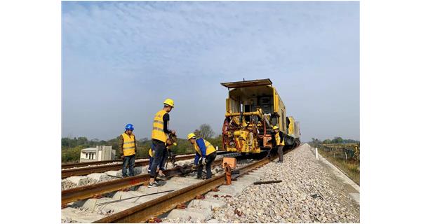 焊接故事| 兩年四地，K922和焊軌人投身軌道交通建設(shè)